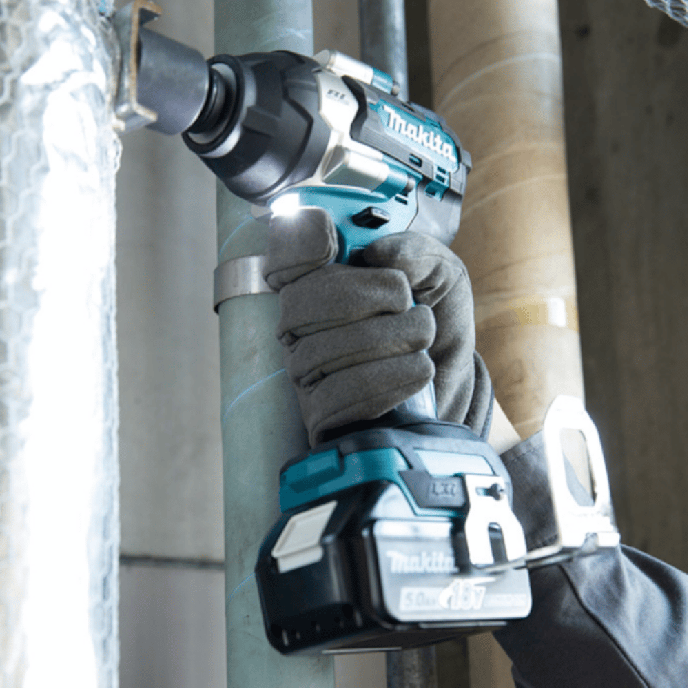 Chave de Impacto DTW700RTJ 1/2 Pol. 18V Brushless com 2 Baterias, Carregador Bivolt e Maleta MAKITA