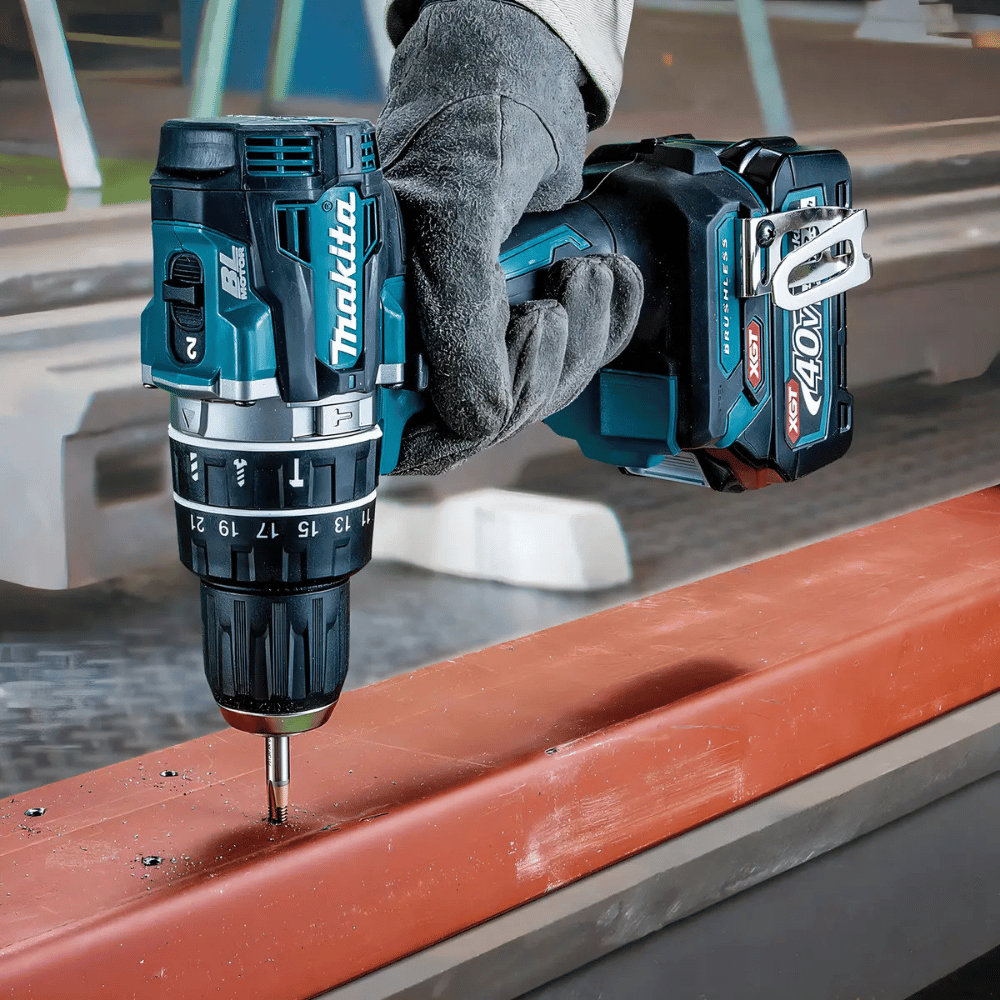 Parafusadeira Furadeira HP002GA201 1/2 Pol. 40V Brushless com 2 Baterias 2,0Ah Carregador e Maleta MAKITA